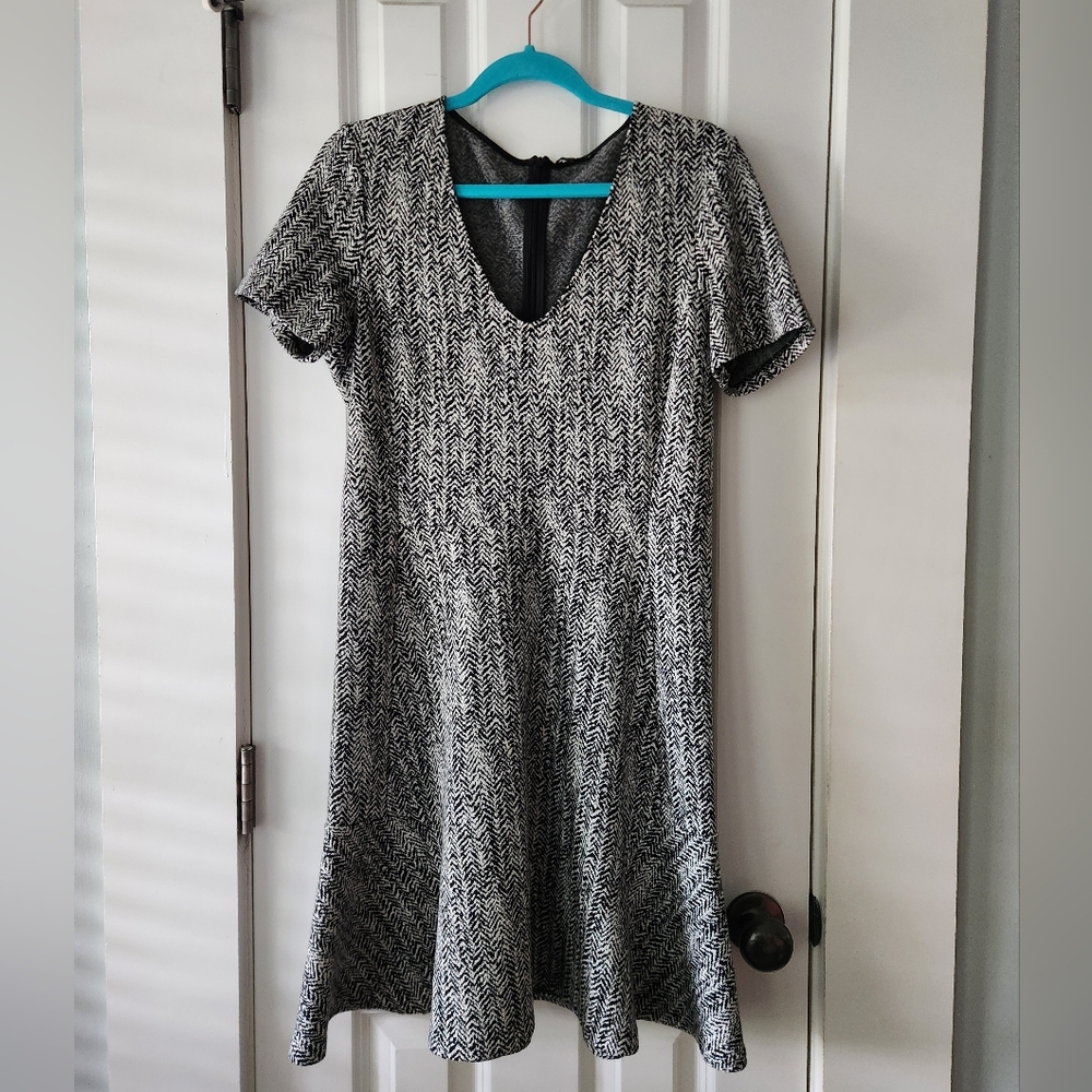 theory fit and flare dress, Size 12, black and white chevron